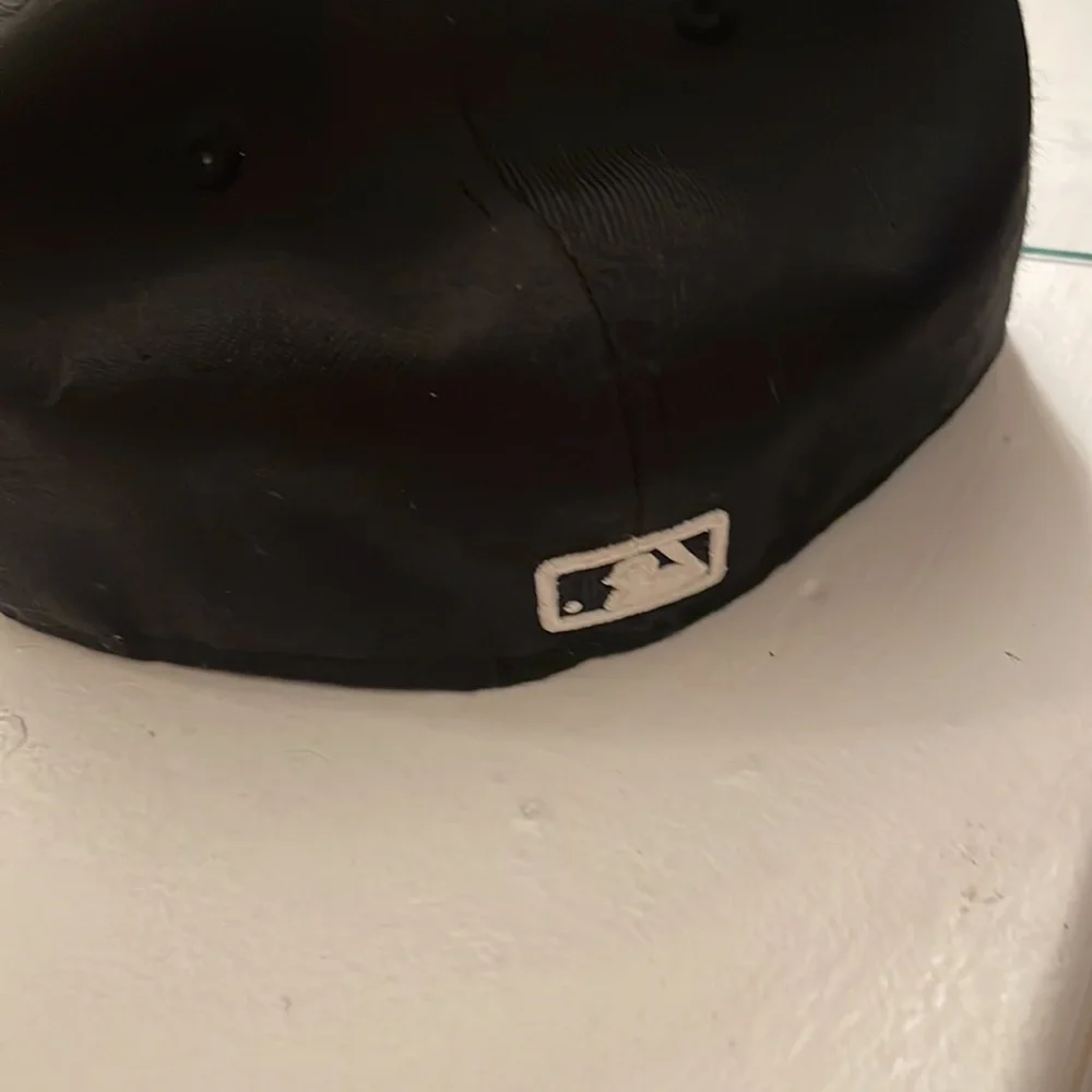 Chicago White Sox NewEra 59fifty fitted cap 7 1/4 with Chicago flag - Picture 2 of 4